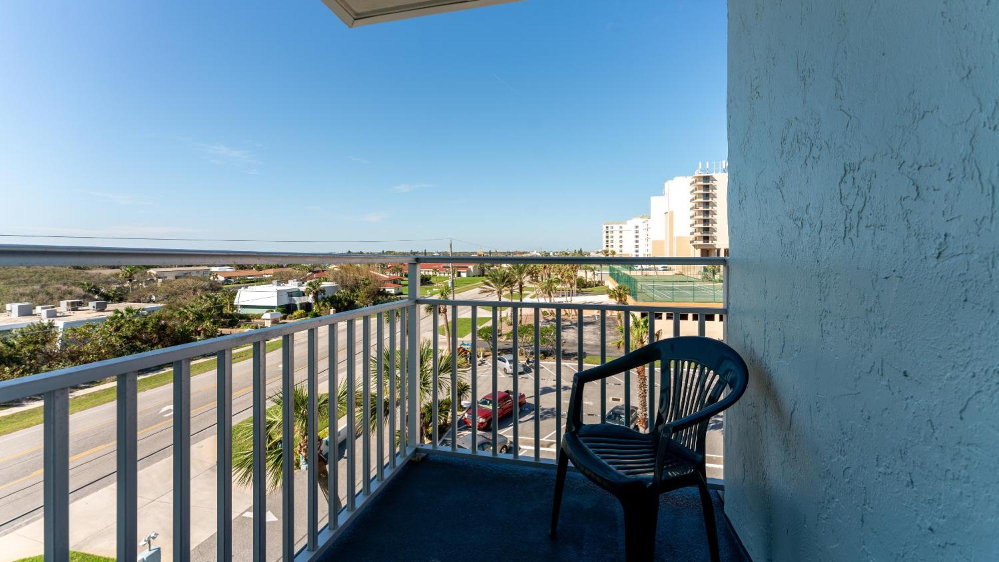 Direct Access And 2 Pools Located On The No-drive Holiday home New Smyrna Beach