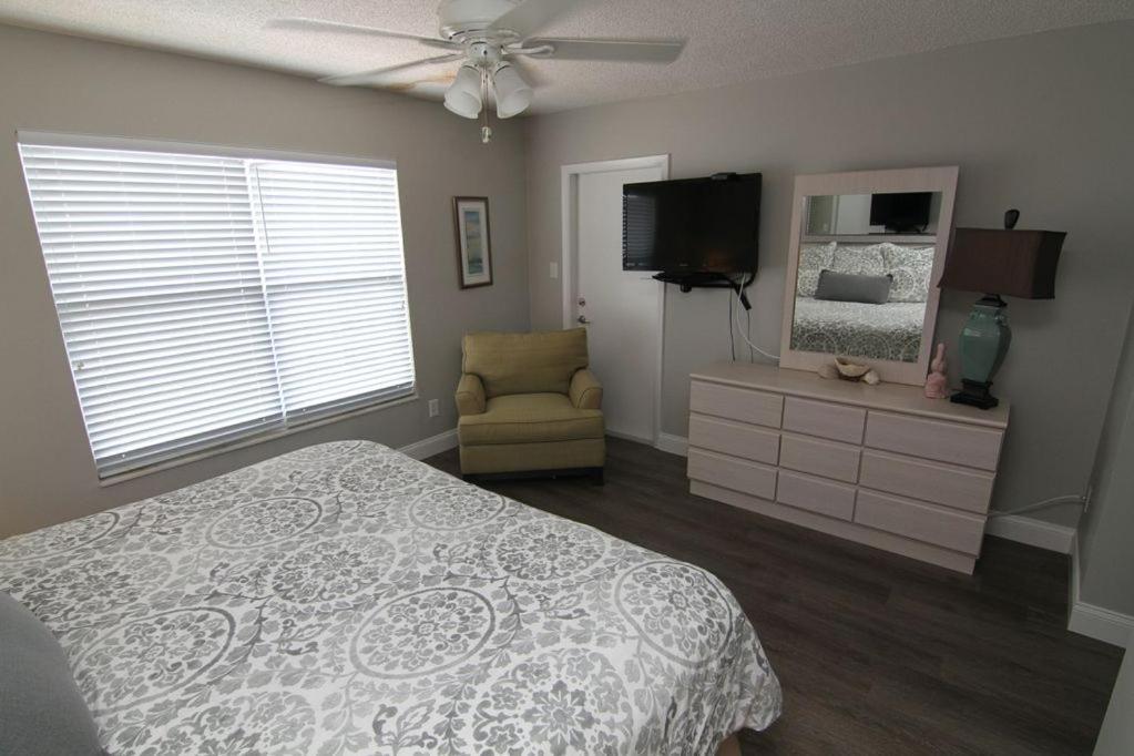 Visit Floor Located On The No-drive With 2 Complex Pools! Holiday home New Smyrna Beach