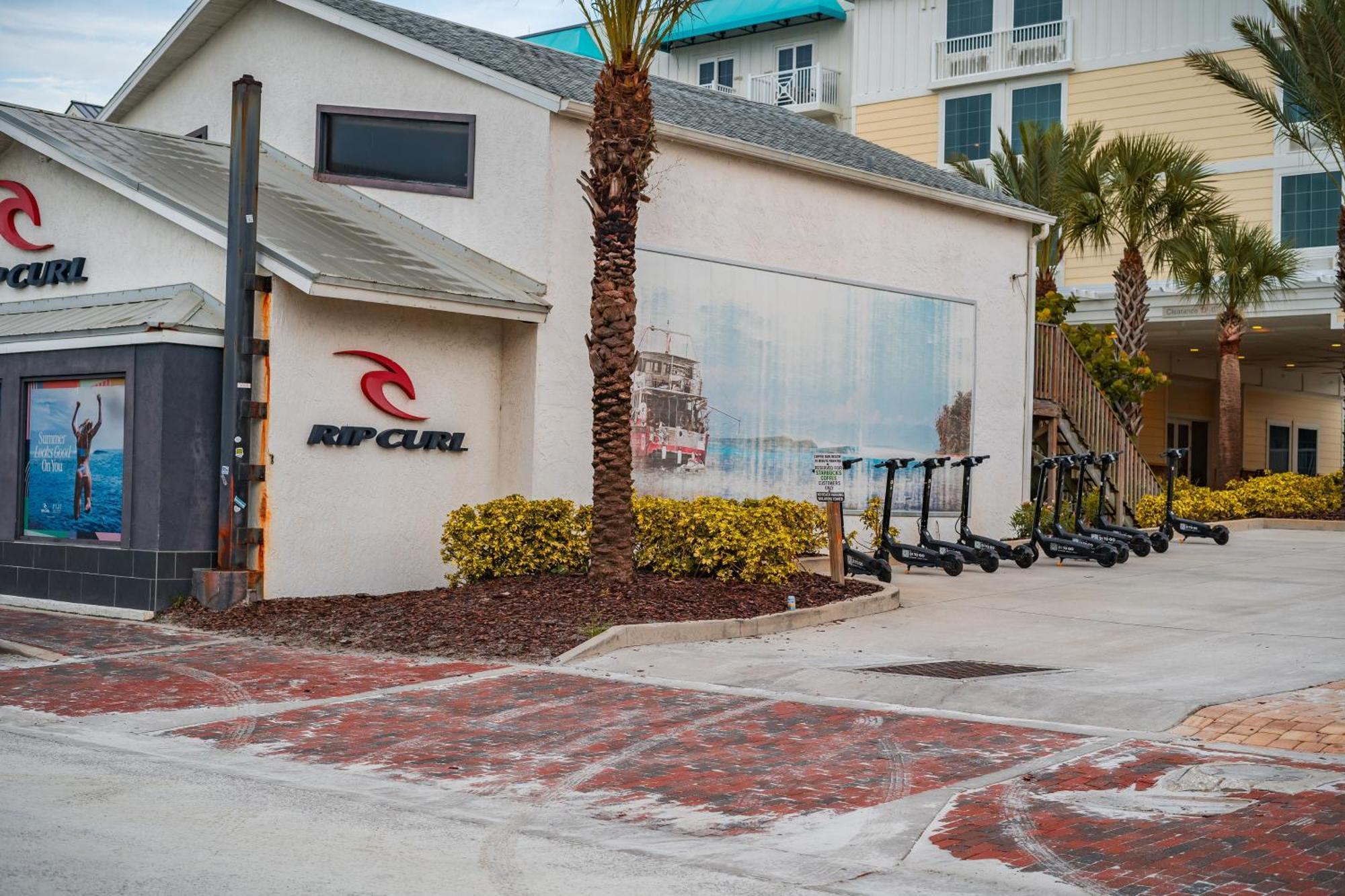 Ocean View From Your Private Balcony With Direct Access To The No-drive Beach!