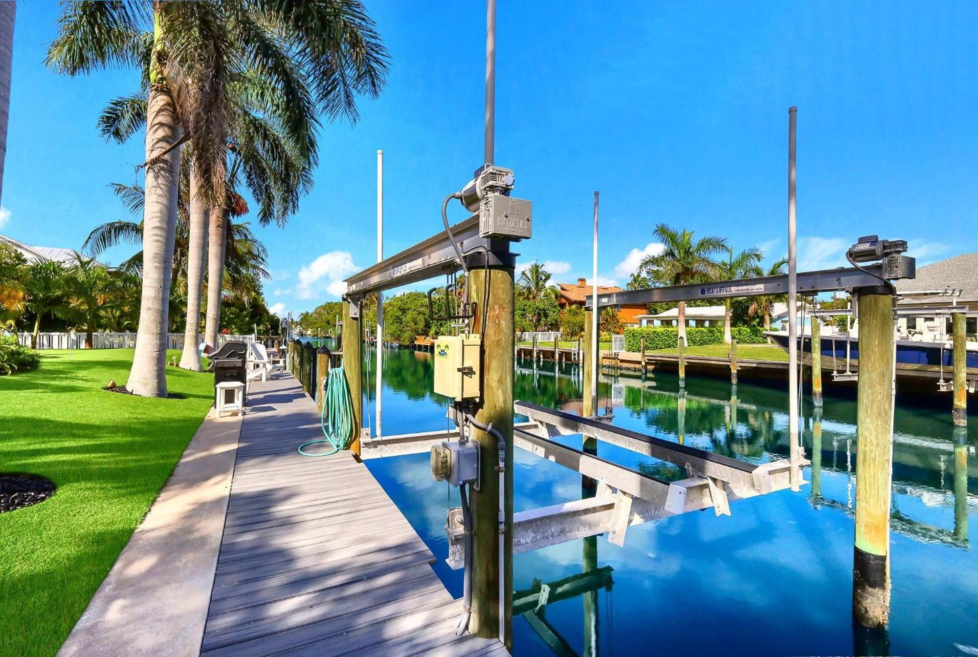 Holiday home Bikinis And Martinis Waterfront Canal *