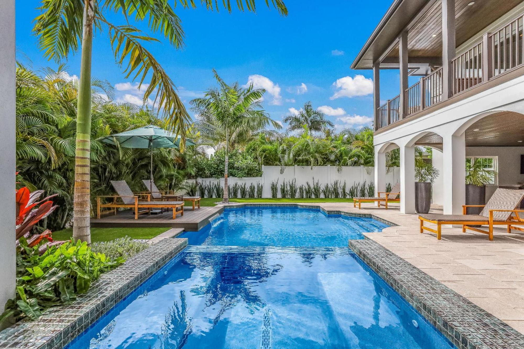 Banyan Manor Anna Maria