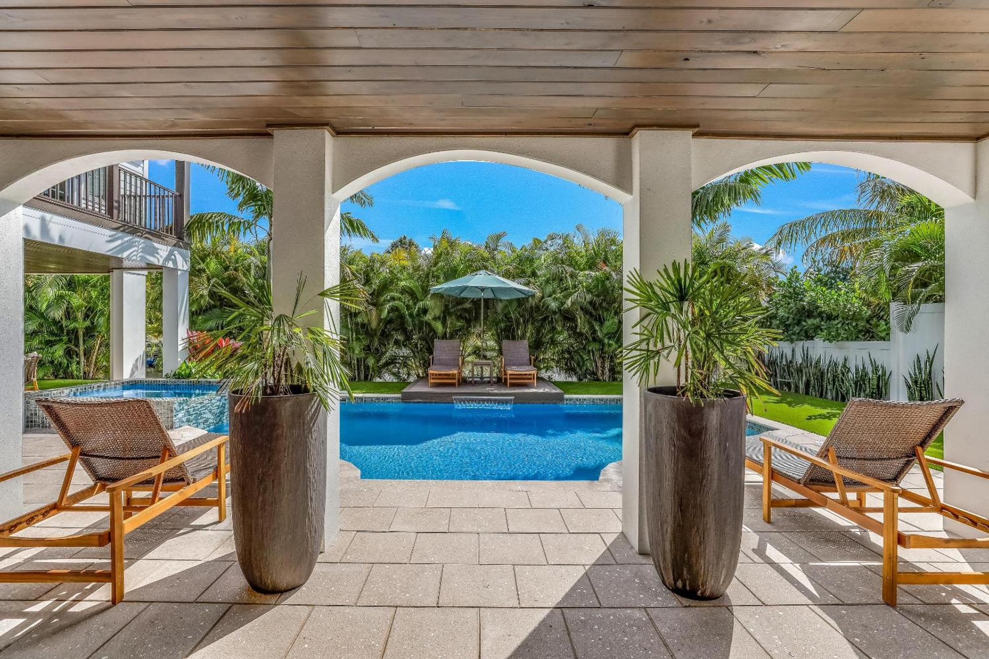 Banyan Manor Anna Maria