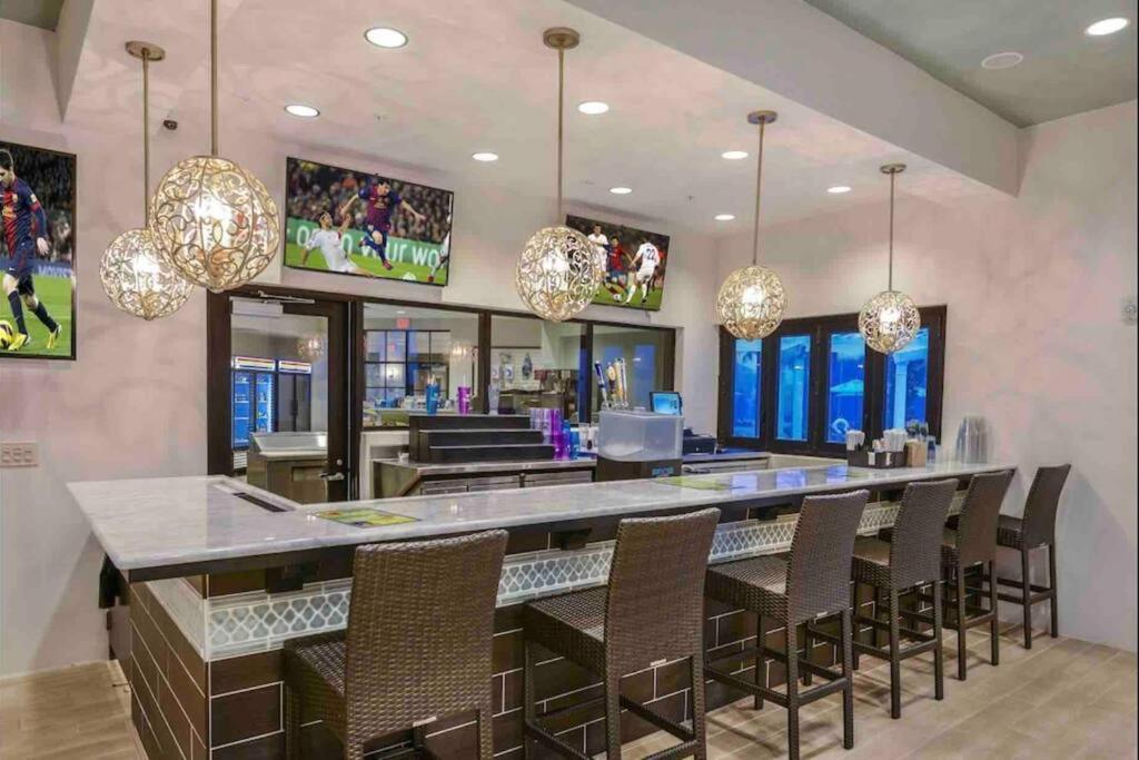 Villa Luxury 9br/6ba/theater/pool/spa/smart Tv