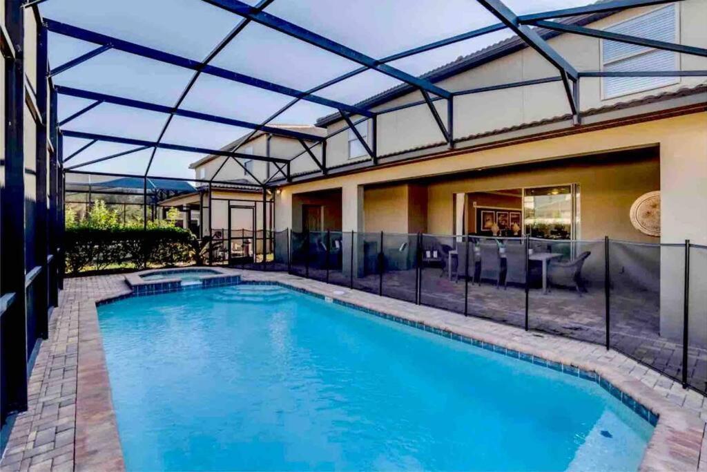 Luxury 9br/6ba/theater/pool/spa/smart Tv *