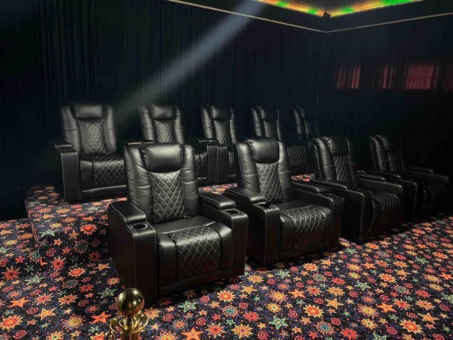 Luxury 9br/6ba/theater/pool/spa/smart Tv Kissimmee