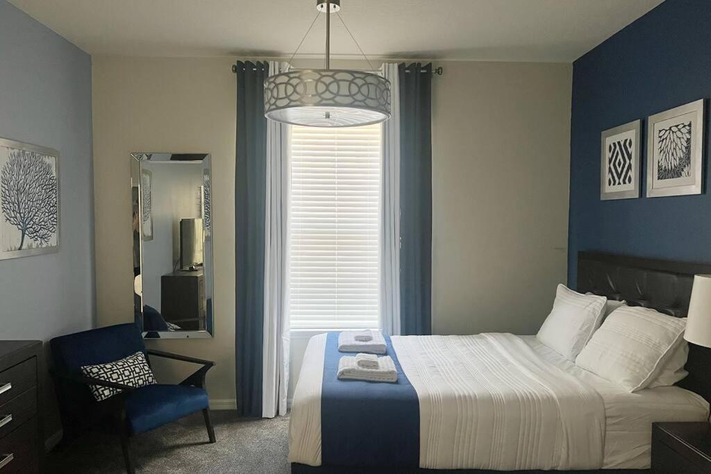 Luxury 9br/6ba/theater/pool/spa/smart Tv