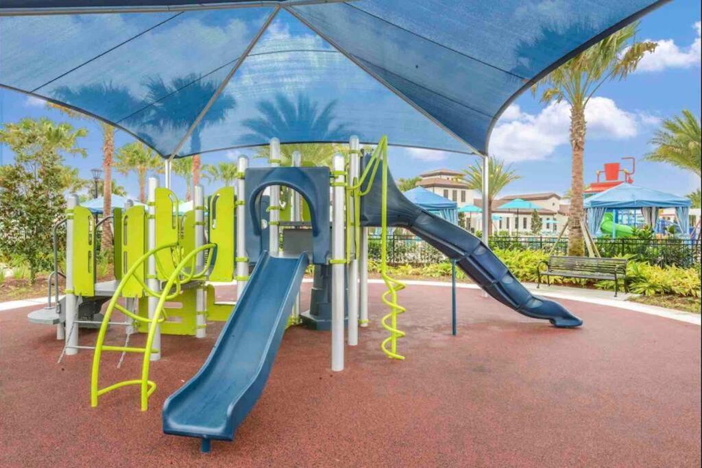Villa Luxury 9br/6ba/theater/pool/spa/smart Tv Kissimmee