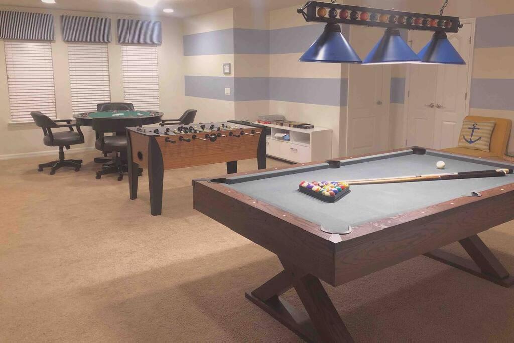 Luxury 9br/6ba/theater/pool/spa/smart Tv
