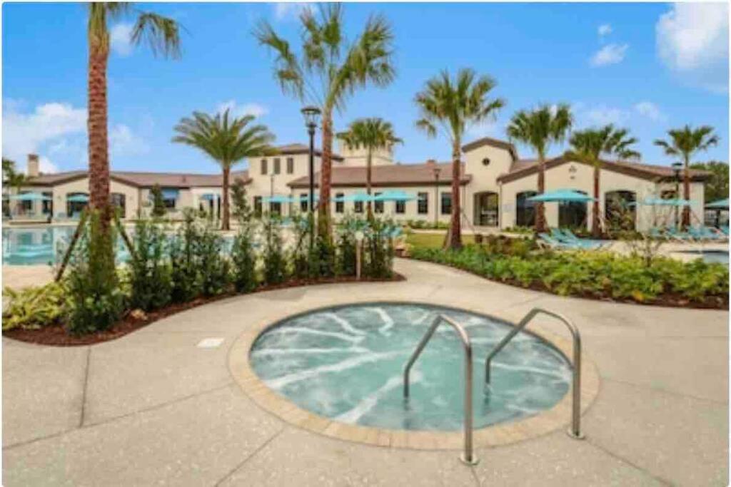Luxury 9br/6ba/theater/pool/spa/smart Tv Villa Kissimmee