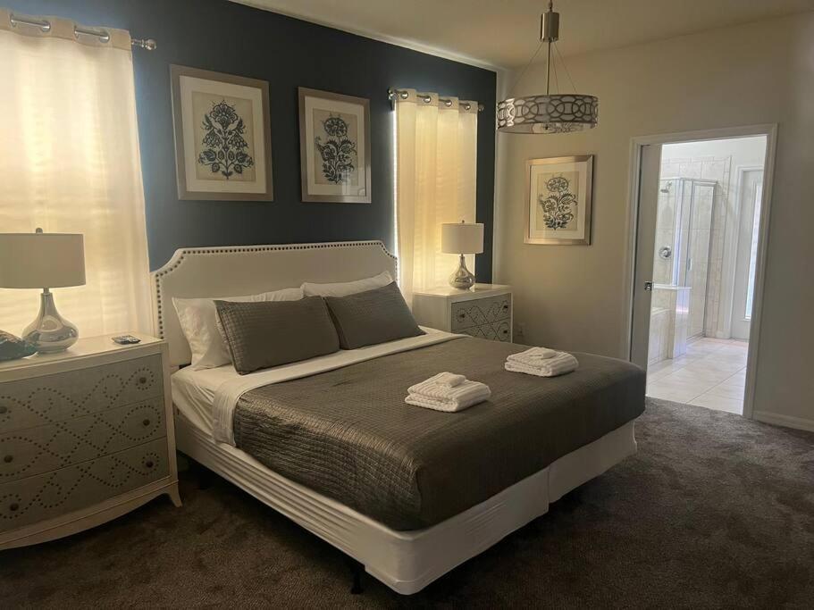 Villa Luxury 9br/6ba/theater/pool/spa/smart Tv *