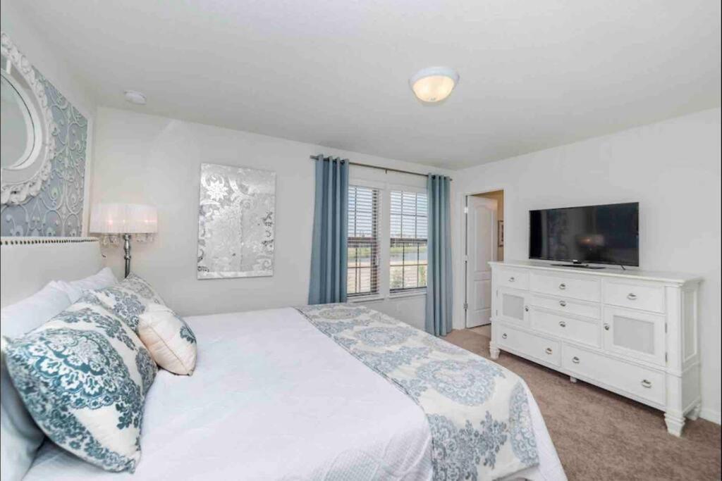 Luxury 9br/6ba/theater/pool/spa/smart Tv Kissimmee