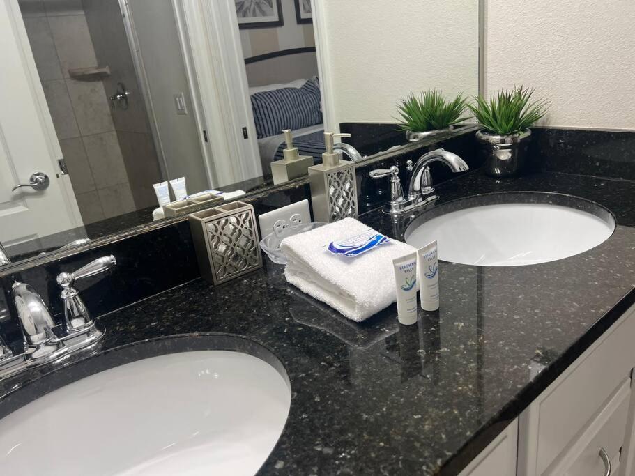 Luxury 9br/6ba/theater/pool/spa/smart Tv Villa *