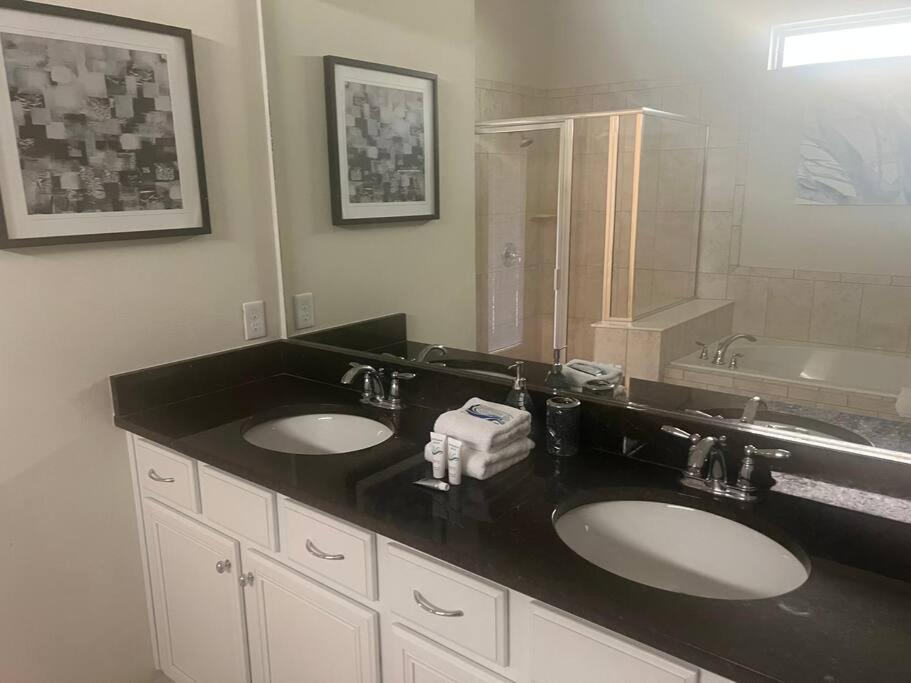Villa Luxury 9br/6ba/theater/pool/spa/smart Tv