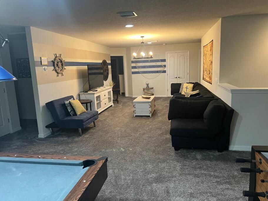 Luxury 9br/6ba/theater/pool/spa/smart Tv