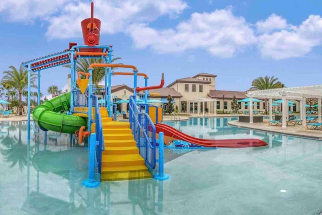 Luxury 9br/6ba/theater/pool/spa/smart Tv Kissimmee