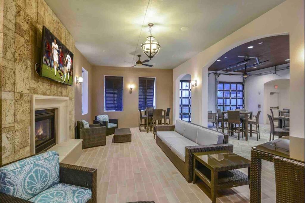 Luxury 9br/6ba/theater/pool/spa/smart Tv *