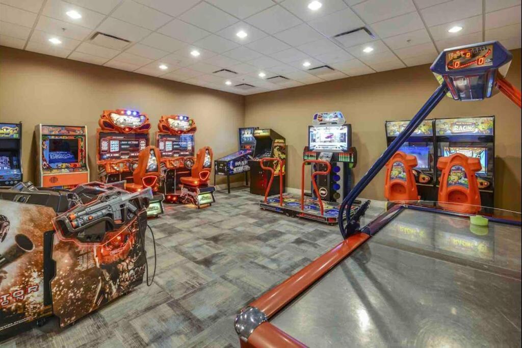Luxury 9br/6ba/theater/pool/spa/smart Tv * Kissimmee