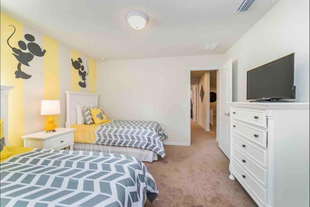 Luxury 9br/6ba/theater/pool/spa/smart Tv Kissimmee
