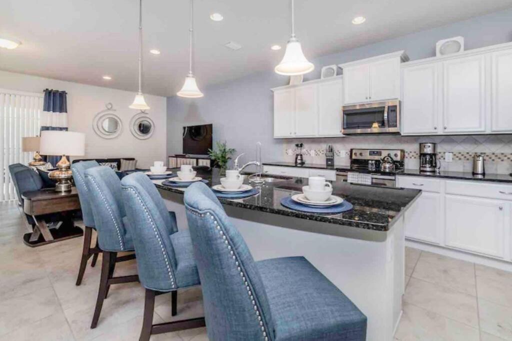 Villa Luxury 9br/6ba/theater/pool/spa/smart Tv