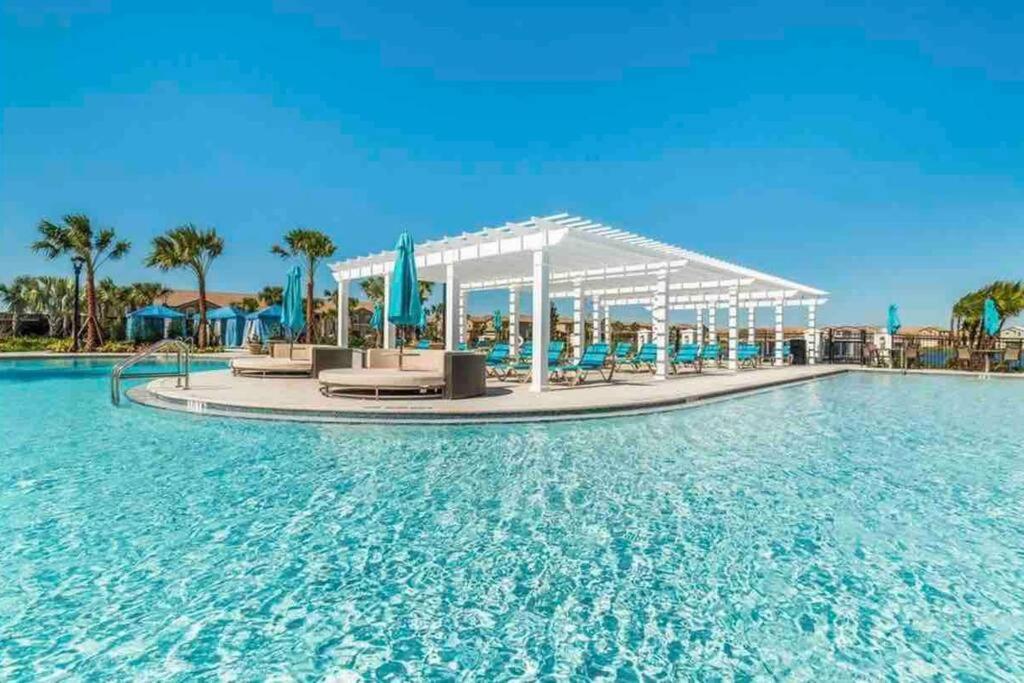 Villa Luxury 9br/6ba/theater/pool/spa/smart Tv *