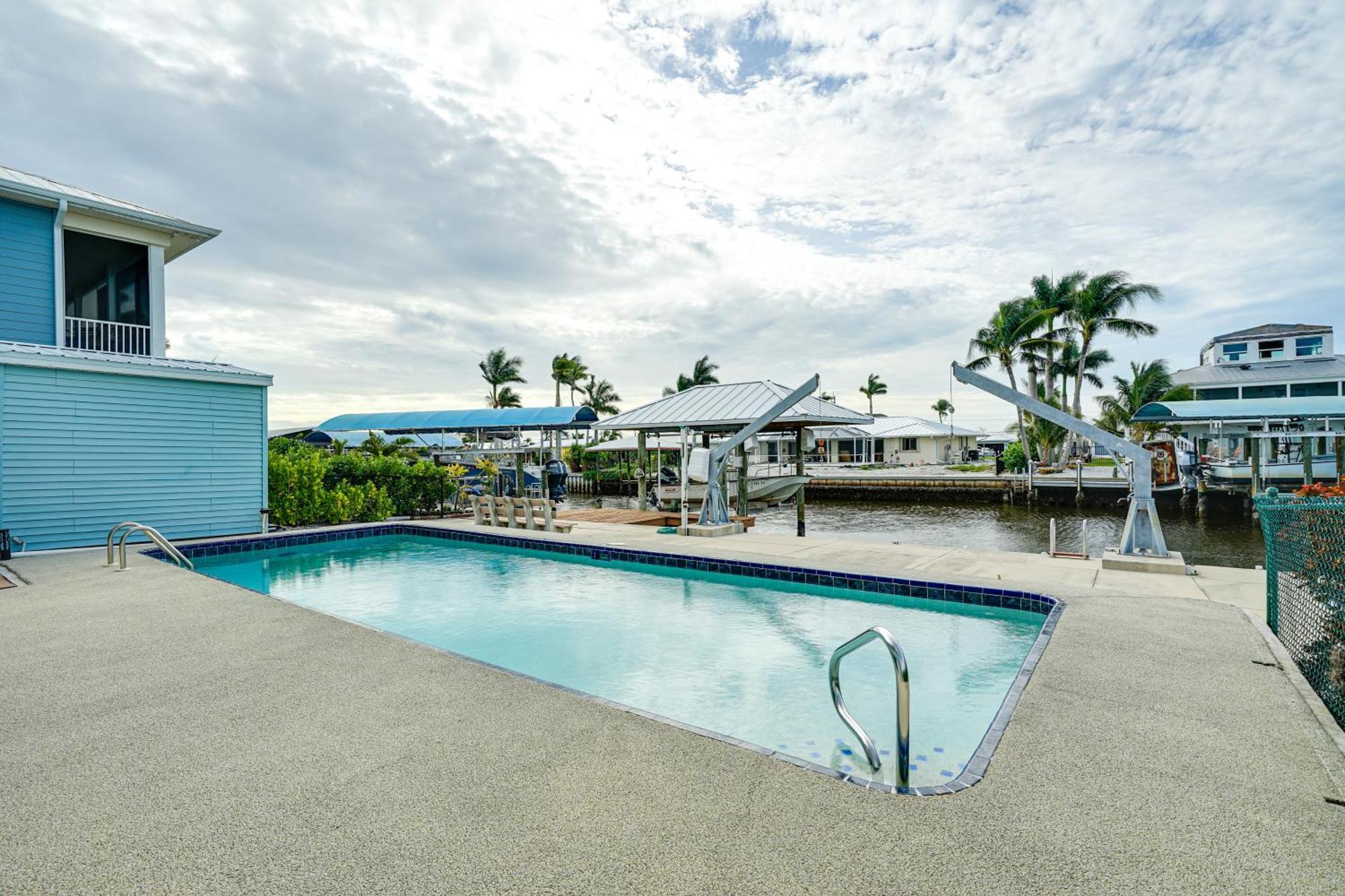 Canalfront St With Pool! Holiday home Saint James City