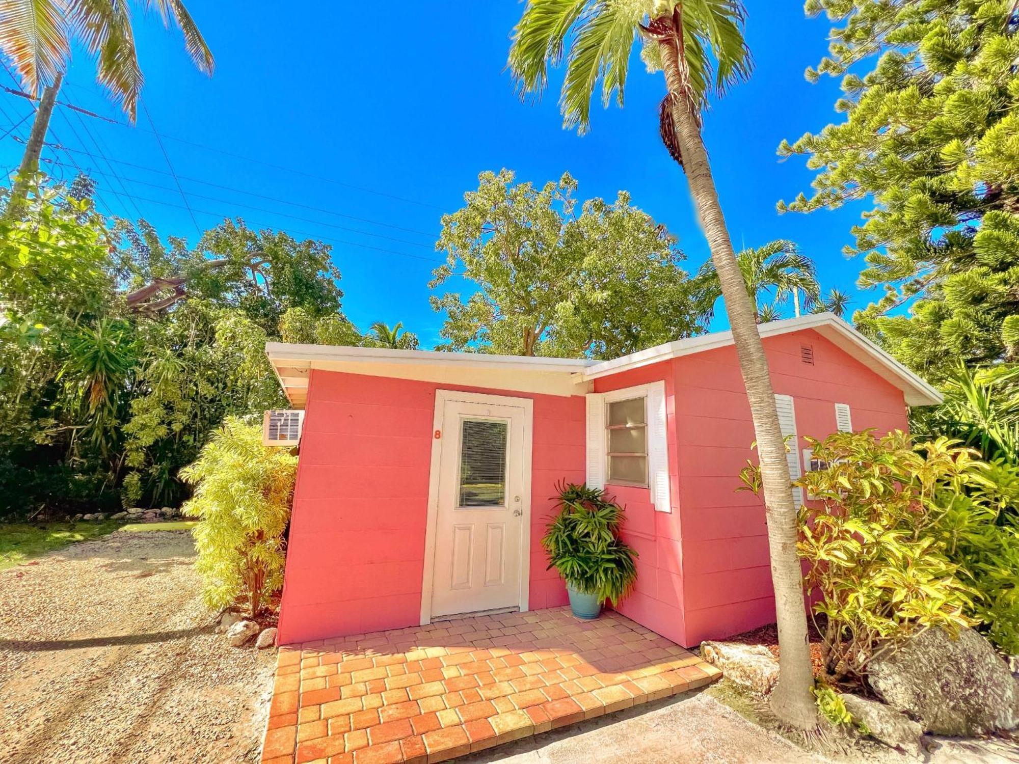 Sunset Cove Motel 2*