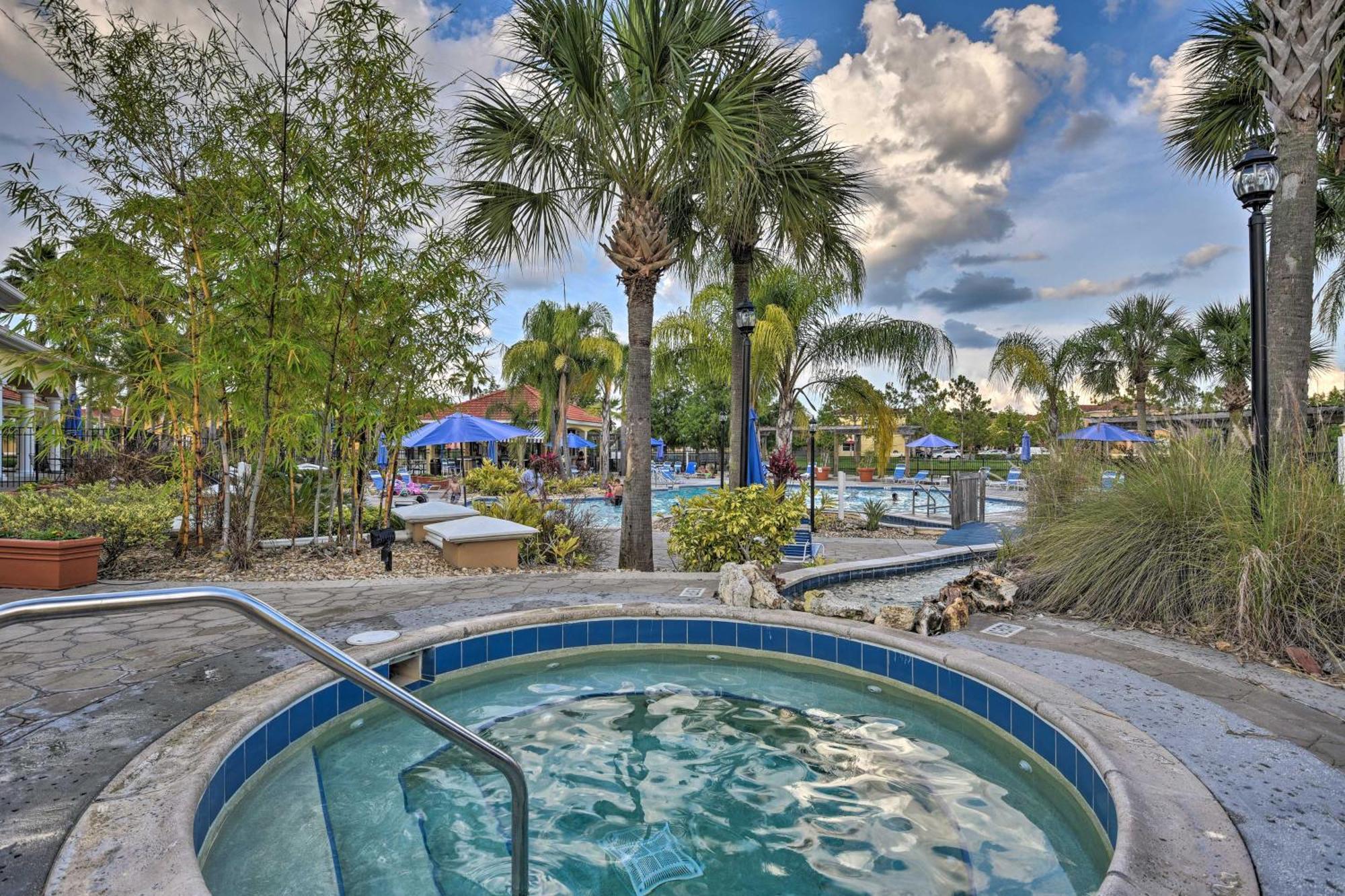Vacation With Heated Pool And Hot Tub Holiday home