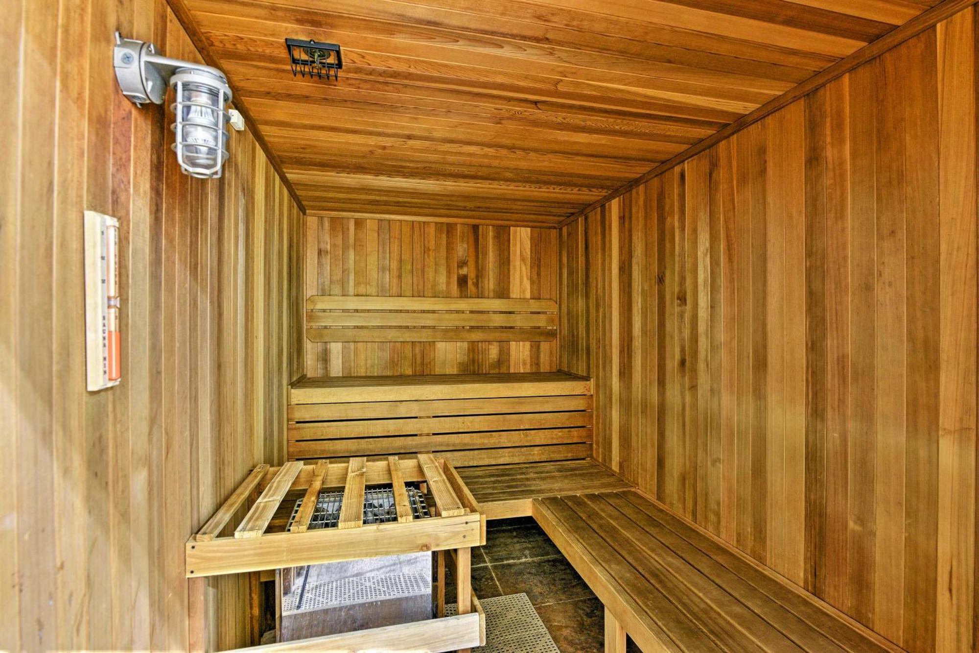 Vacation With Heated Pool And Hot Tub Holiday home