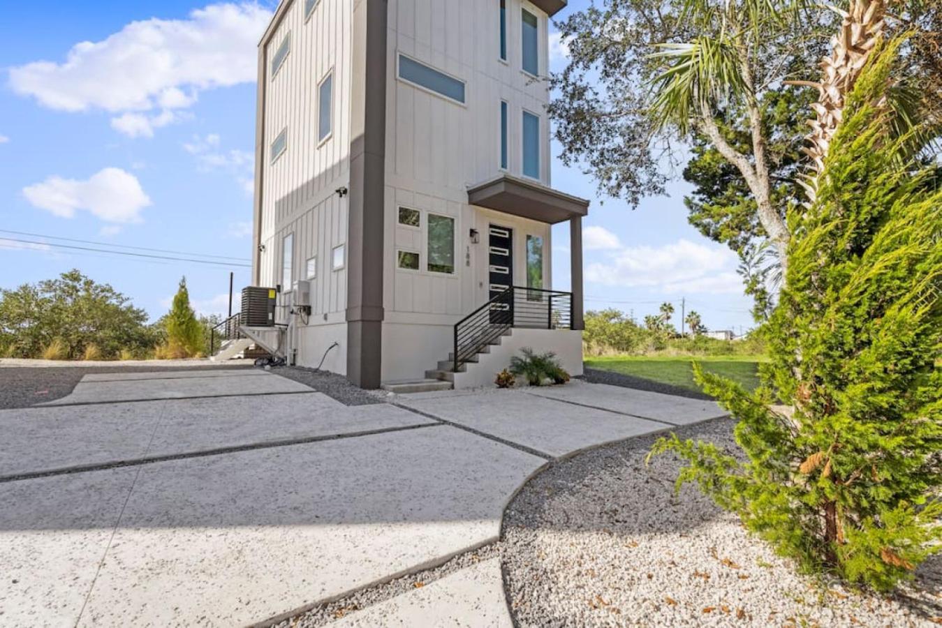 Riberia Street Retreat *