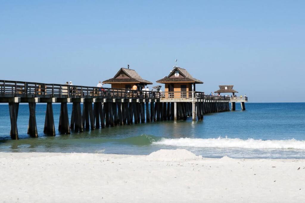 Park Shore Beautiful Deluxe 2 Bed 2bath Naples