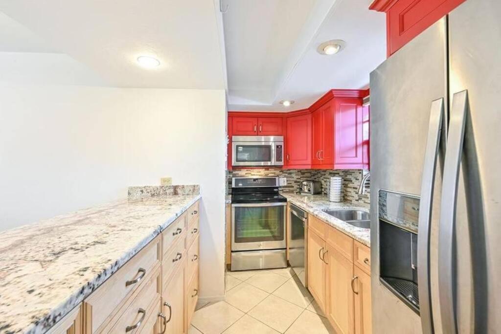 Park Shore Beautiful Deluxe 2 Bed 2bath