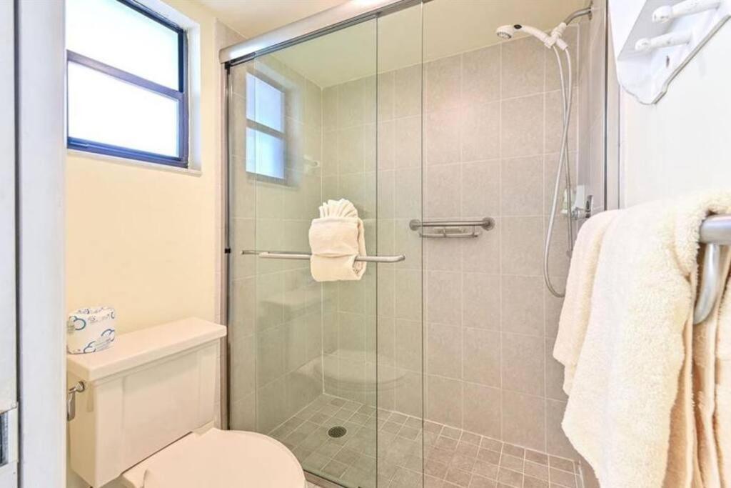 Park Shore Beautiful Deluxe 2 Bed 2bath Apartment Naples