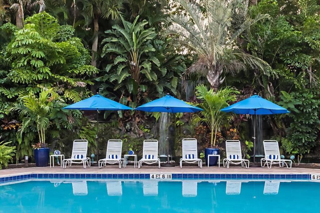 Park Shore Beautiful Deluxe 2 Bed 2bath