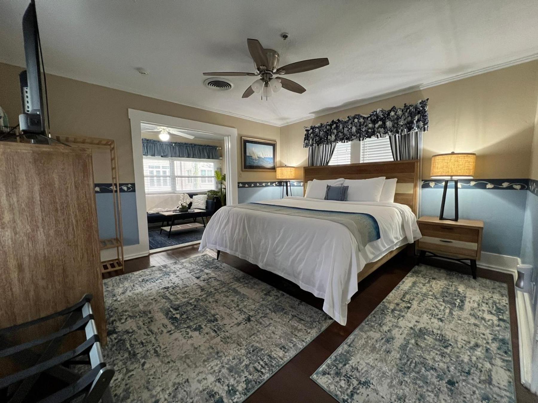 Vinoy House Hotel *