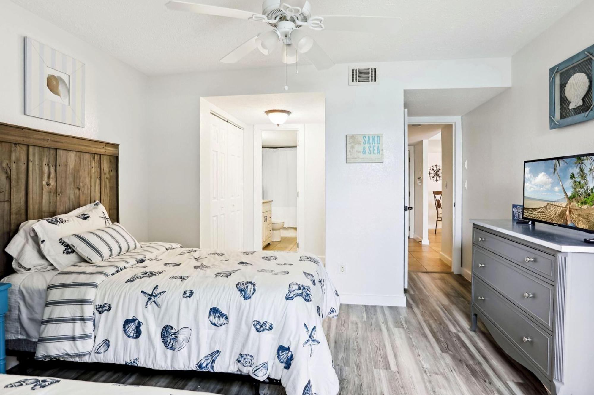 Land's End 1-208 Bay Front - Premier * St. Pete Beach