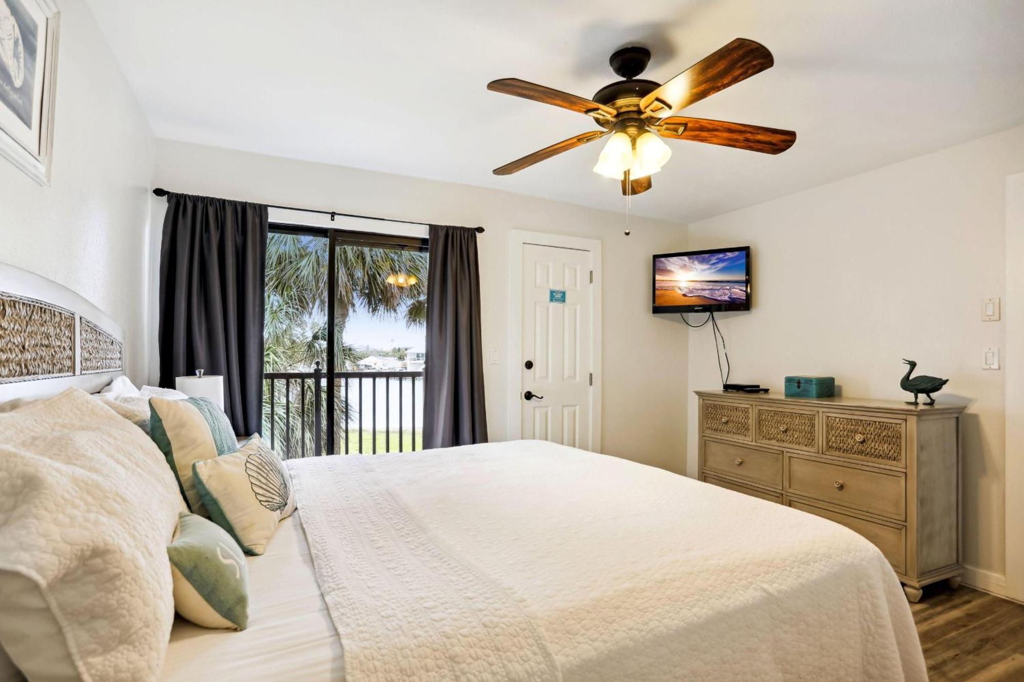 Land's End 1-208 Bay Front - Premier Holiday home