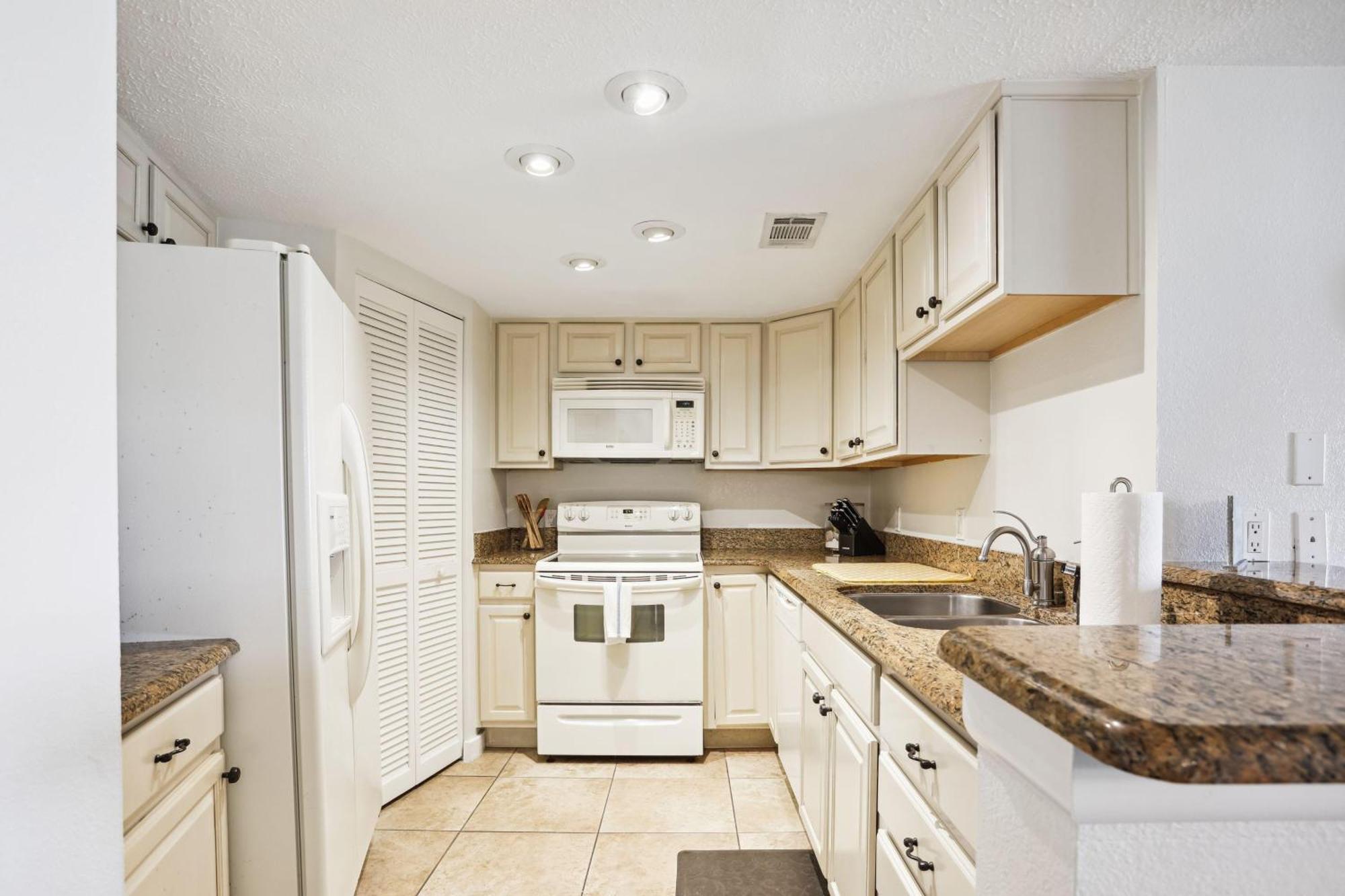 Land's End 1-208 Bay Front - Premier Holiday home St. Pete Beach