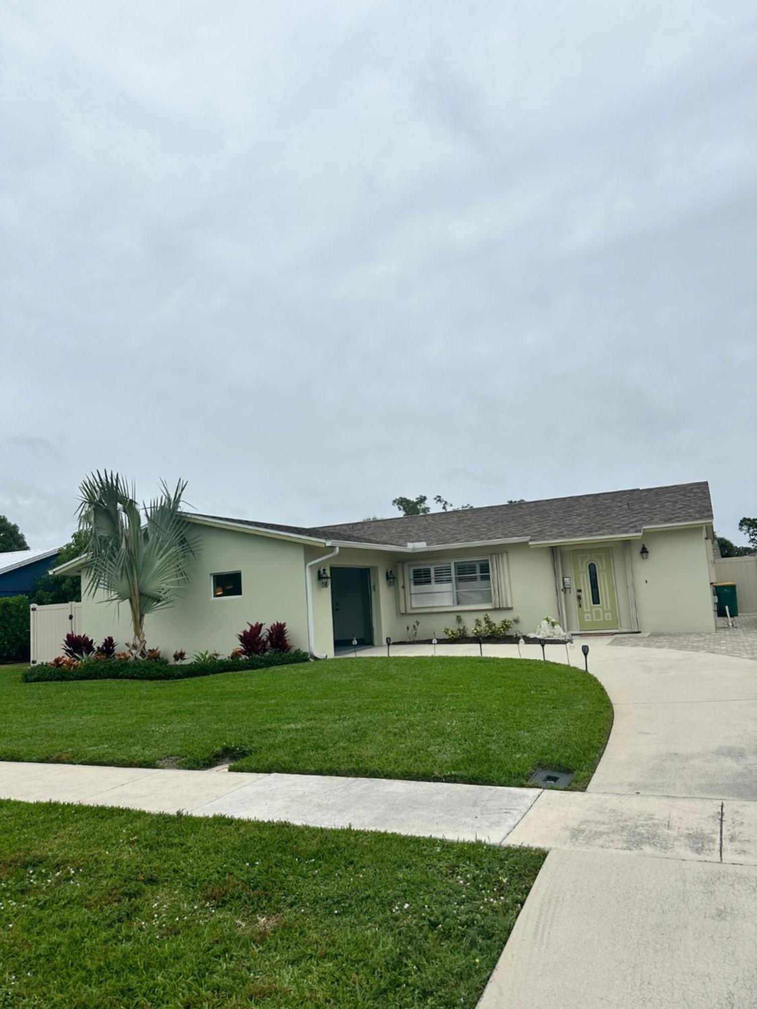 Holiday home Freshly Remodeled 1970's Single Story Naples