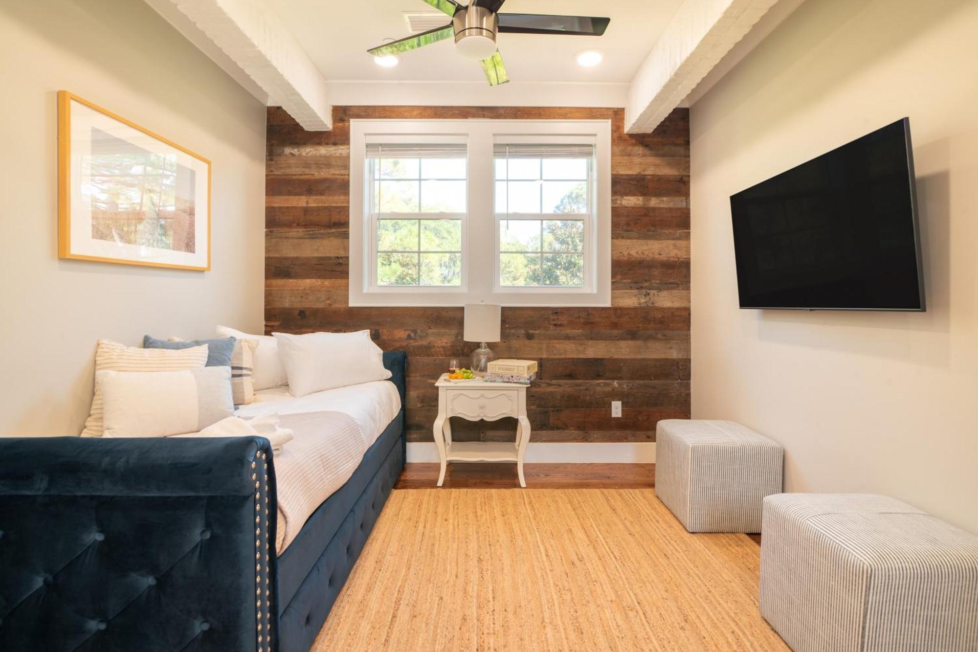 Edgewater By Avantstay Gorgeous Character Lakefront W Private Dock Holiday home *