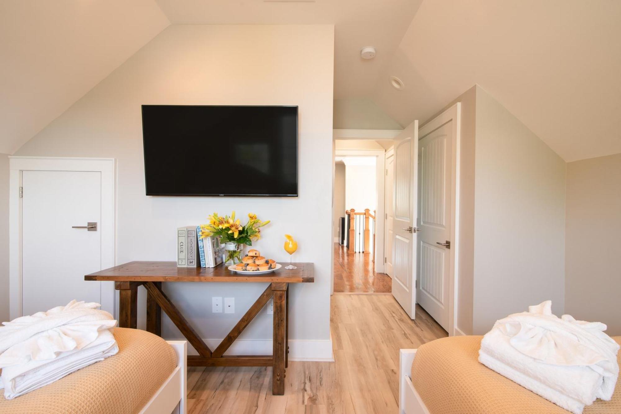 Edgewater By Avantstay Gorgeous Character Lakefront W Private Dock Holiday home Destin