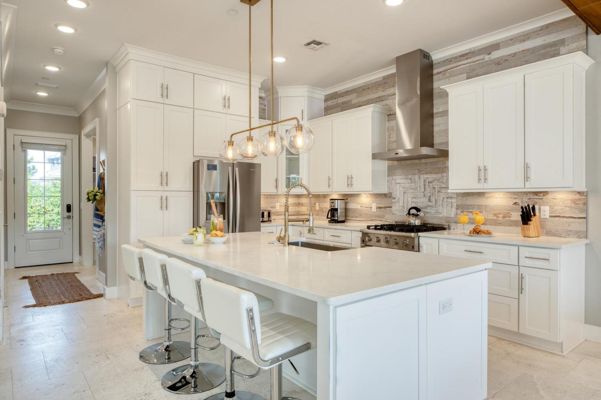 Edgewater By Avantstay Gorgeous Character Lakefront W Private Dock