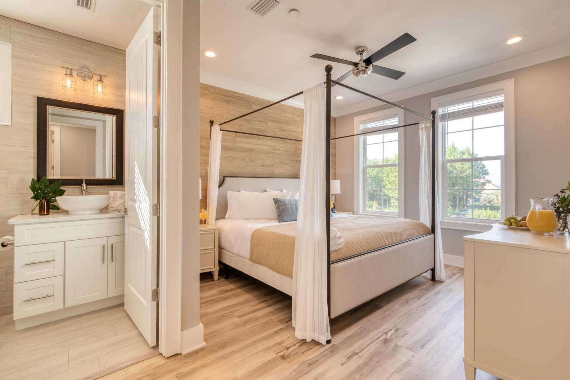 Holiday home Edgewater By Avantstay Gorgeous Character Lakefront W Private Dock Destin