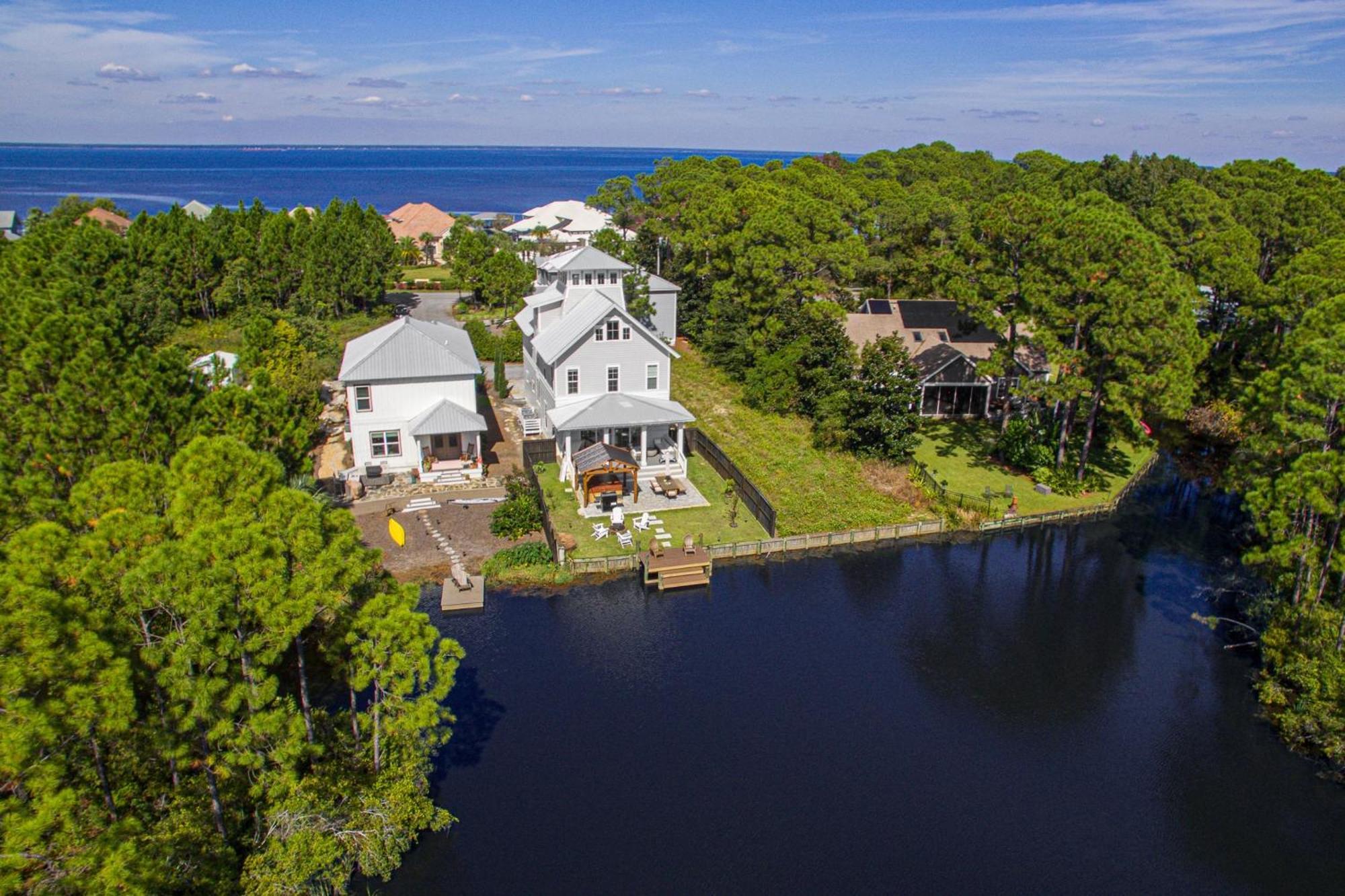Edgewater By Avantstay Gorgeous Character Lakefront W Private Dock Holiday home *