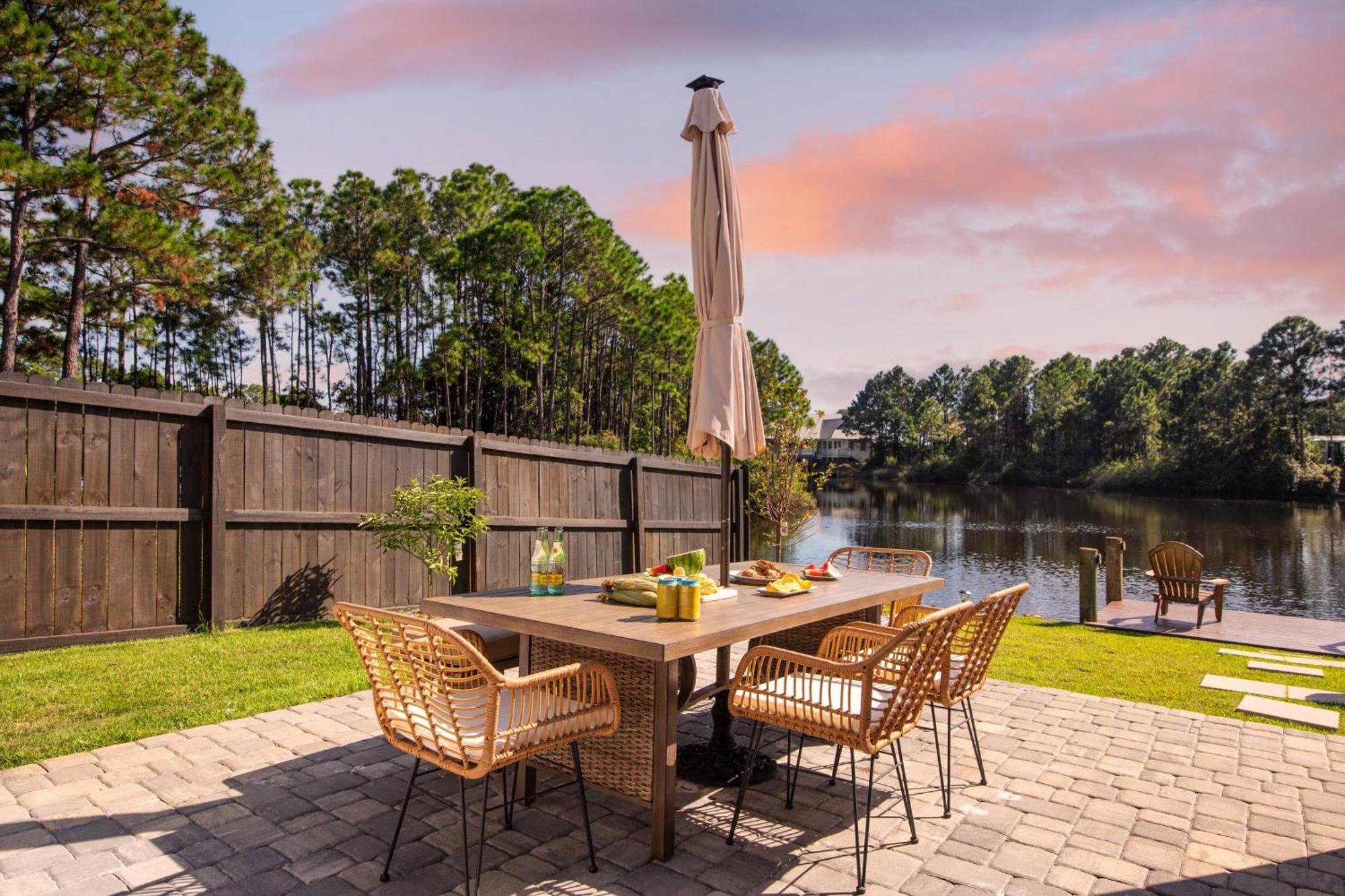 Holiday home Edgewater By Avantstay Gorgeous Character Lakefront W Private Dock Destin