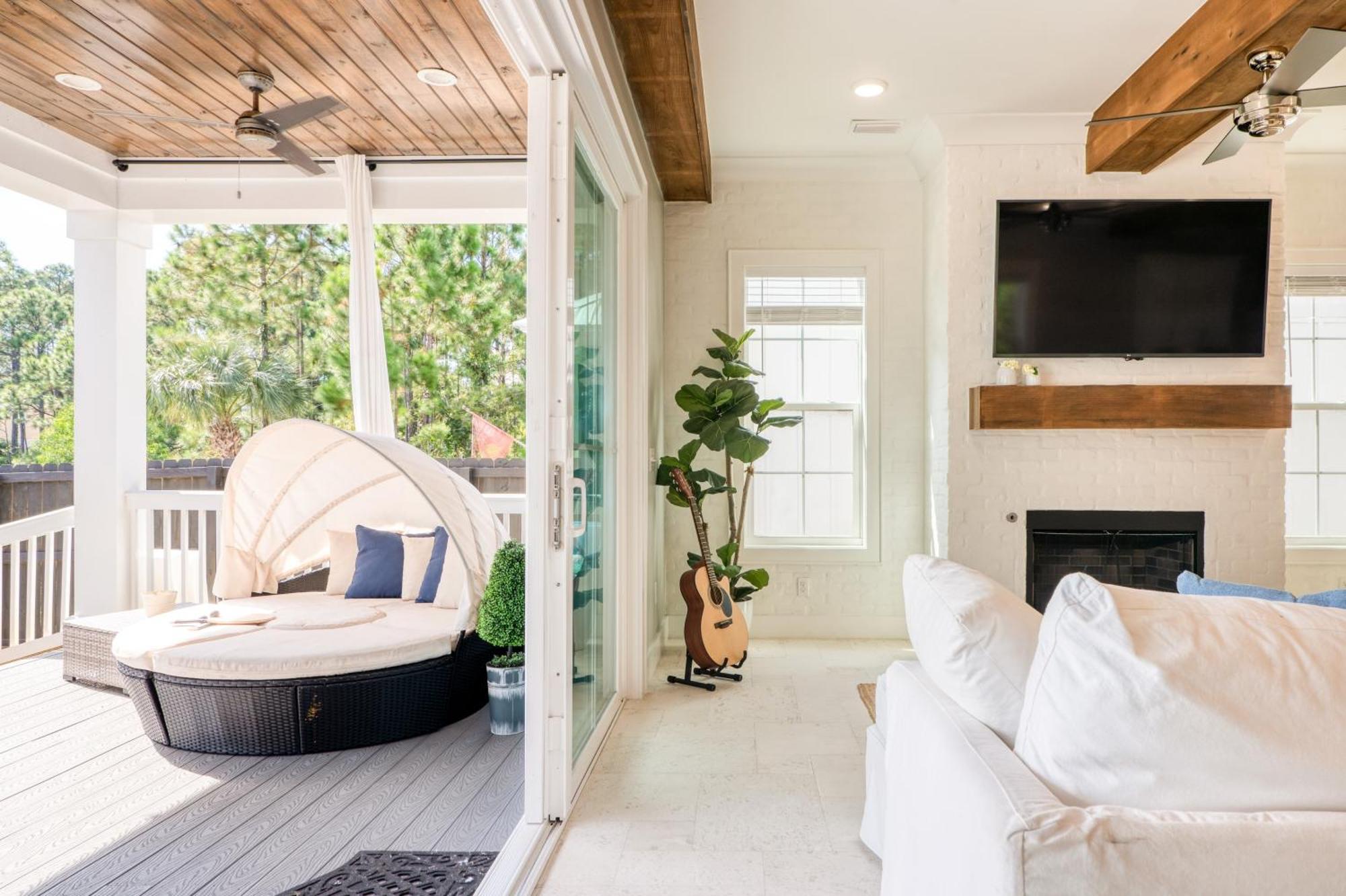 Holiday home Edgewater By Avantstay Gorgeous Character Lakefront W Private Dock Destin