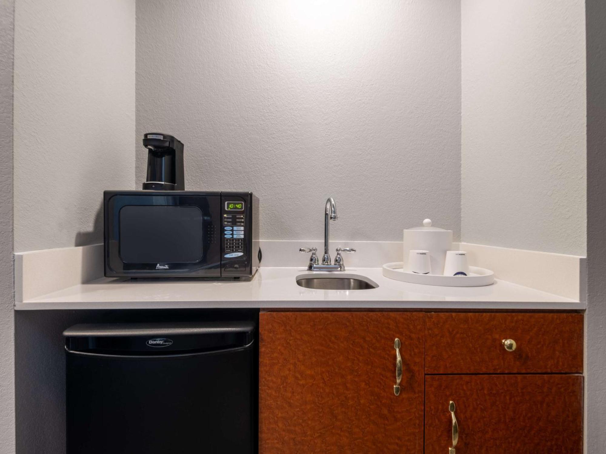 Hampton Deerfield Hotel 3*