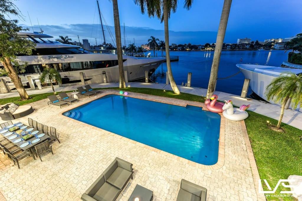 Villakey- Luxe Waterfront 5min To Holiday home