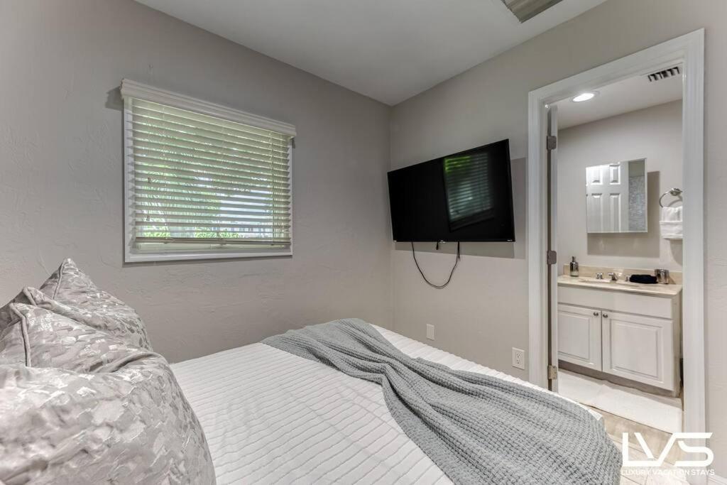 Villakey- Luxe Waterfront 5min To Holiday home Fort Lauderdale