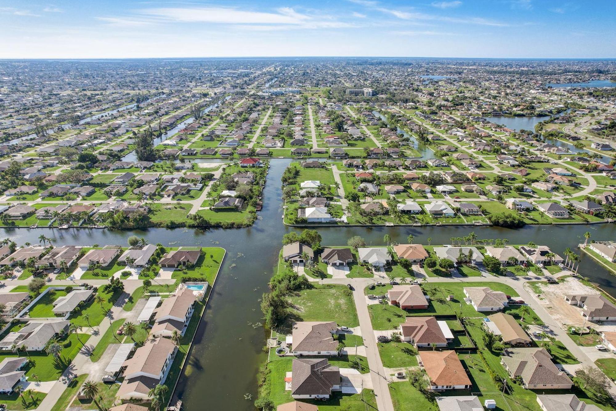 Peaceful 3 Bed Waterfront * Cape Coral