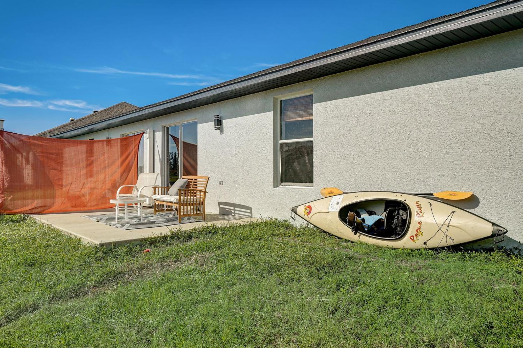 Peaceful 3 Bed Waterfront Holiday home Cape Coral